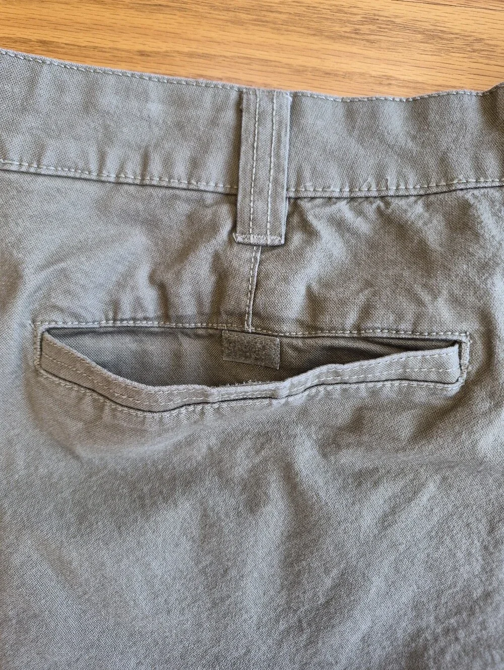 Columbia Mens Shorts Sage Green Utility Canvas  Size 40W 10L